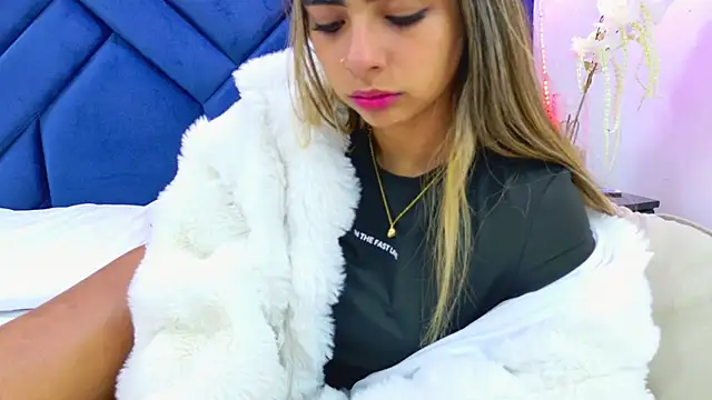 SarahOrtiz_ élő chatszobája