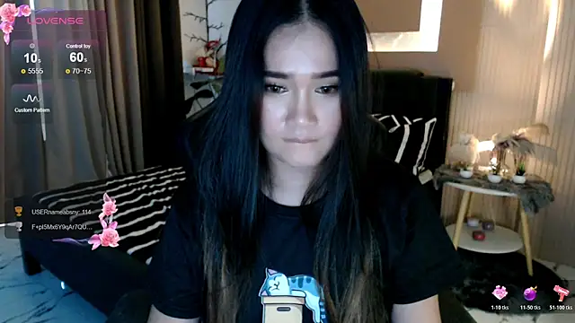 simplykhate Adlı Modelin Canlı Sohbet Odası