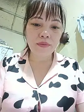 Chat soba uživo modela Sana-vn