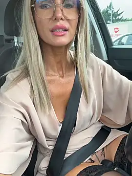 הופעת סקס קאם בשידור חי של NaughtyNinky