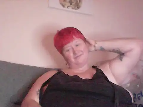 BustyRedxx – Naživo chatovacia miestnosť