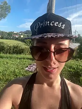 חדר צ'אט בשידור חי של Jessicandy_