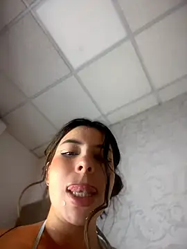 ShyDesireXXX 现场聊天室