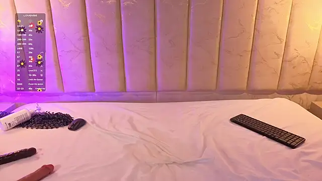 JulieDeep Adlı Modelin Canlı Sohbet Odası