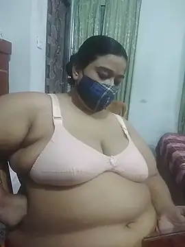 momo_loves Adlı Modelin Canlı Sohbet Odası