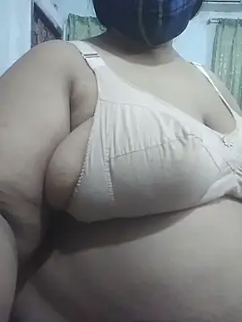 Chat soba uživo modela momo_loves