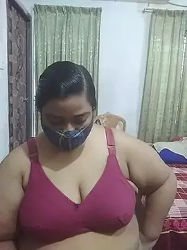 momo_loves Adlı Modelin Canlı Sohbet Odası