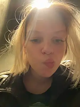 AshleyMur's Live Chat Room