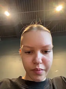 AshleyMur Adlı Modelin Canlı Sohbet Odası
