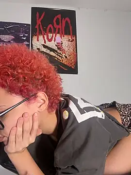 Živá chatovací místnost jojosbizarrelyf