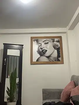 Violett_hott_ লাইভ চ্যাট রুম