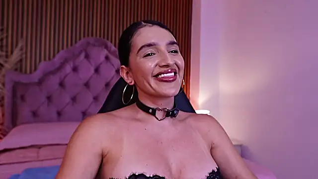Violett_hott_ Adlı Modelin Canlı Sohbet Odası