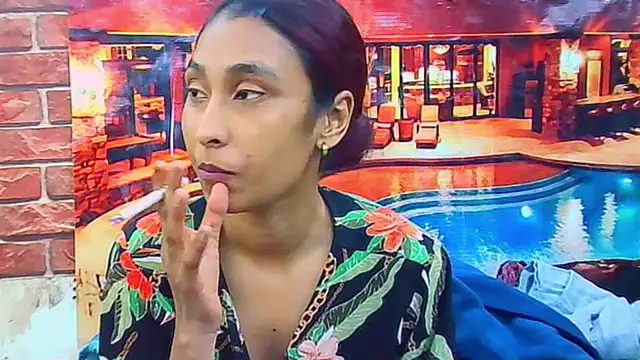 IndianSexyButt Adlı Modelin Canlı Sohbet Odası