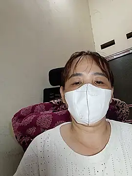 Lyna_sexy24's Live Chat Room