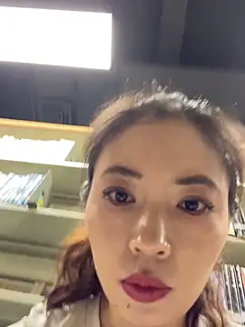 mimi_181 Adlı Modelin Canlı Sohbet Odası