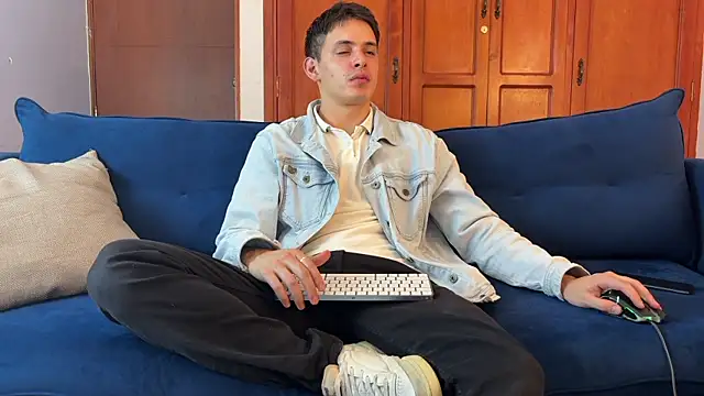 Enzho_liam's Live Chat Room