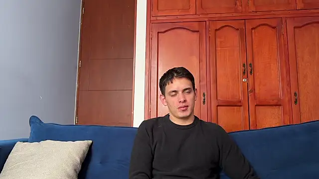 Chat soba uživo modela Enzho_liam