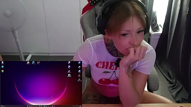 TittenTina Adlı Modelin Canlı Sohbet Odası