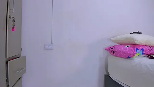 vennuss19 élő chatszobája