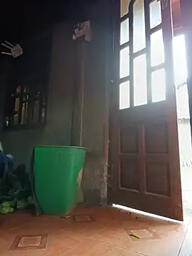 yu--yo Adlı Modelin Canlı Sohbet Odası