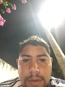 master_juju1924 Live Chatraum