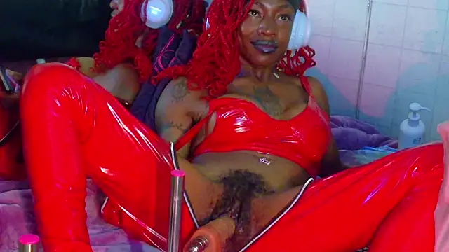 DaniaMarcell's Live Chat Room