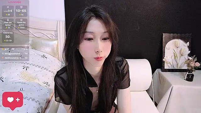 Queenbb88 Adlı Modelin Canlı Sohbet Odası