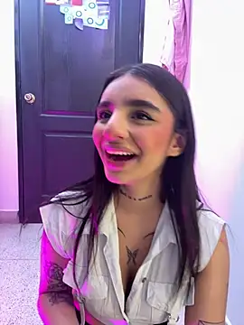 Abriil_cutee's Live Chat Room