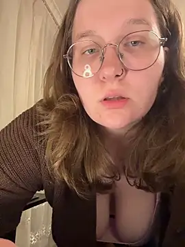 jullythefatty Adlı Modelin Canlı Sohbet Odası