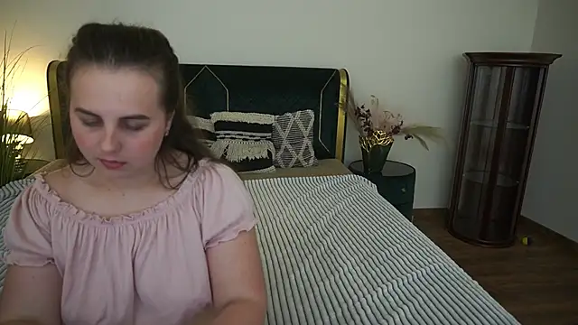 MikaFoxy Adlı Modelin Canlı Sohbet Odası