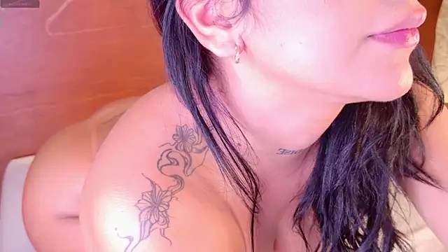 maaluh Adlı Modelin Canlı Sohbet Odası
