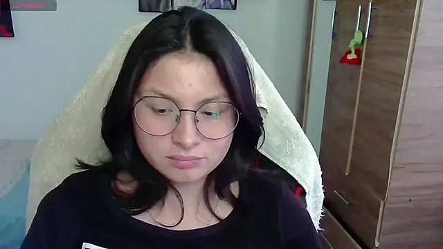 חדר צ'אט בשידור חי של yessica_gomez01