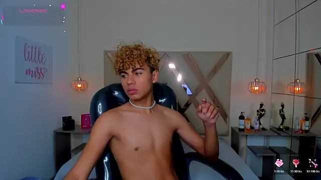 Anyelo_Twink's Live Sex Cam Show