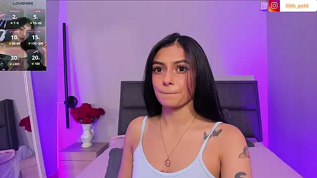 חדר צ'אט בשידור חי של lilith_petit_