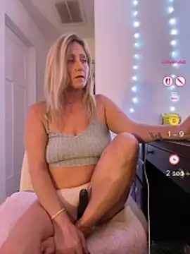 Živá chatovací místnost MissFeralFox