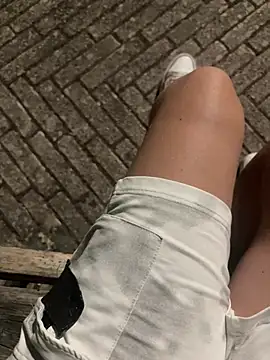 Bionda_Giulyy00 실시간 채팅방