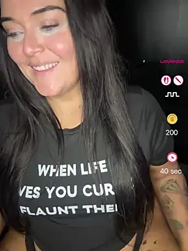 غرفة دردشة Miss_CurvesXXX المباشرة