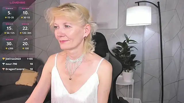 Pokój czatu na żywo – Julie_Lucas