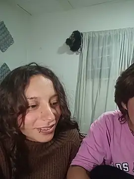 חדר צ'אט בשידור חי של AlexxaAndRileyy