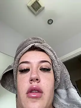 הופעת סקס קאם בשידור חי של Goddess-Princesss