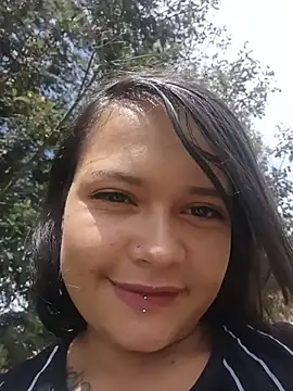 Živá chatovací místnost ebonysummer_