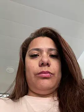 Pretty__Milf's Live Chat Room