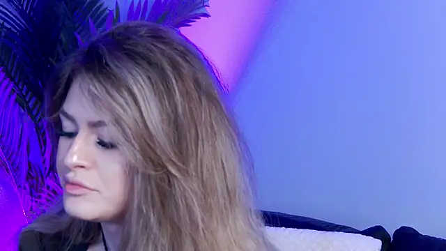 NayaQuinn Live Chatraum