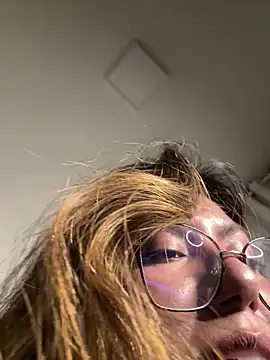 Miickinow – live chatrum