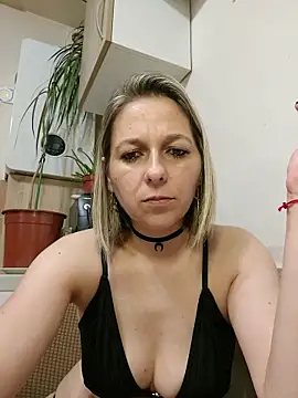 AdaJoy: δωμάτιο απευθείας συνομιλίας