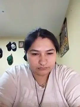 חדר צ'אט בשידור חי של LauraHorny69