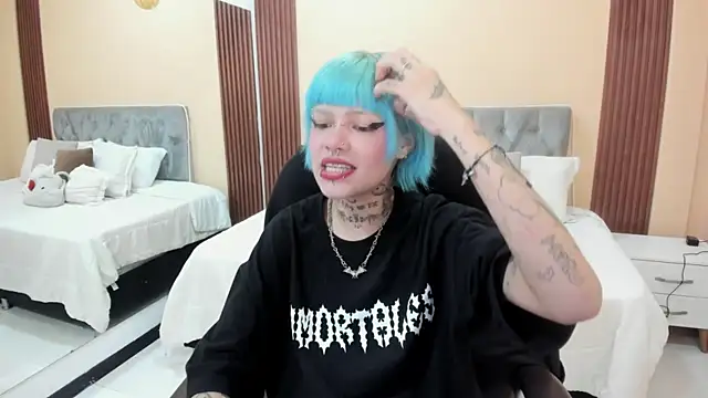 חדר צ'אט בשידור חי של Bela_Craxkerr