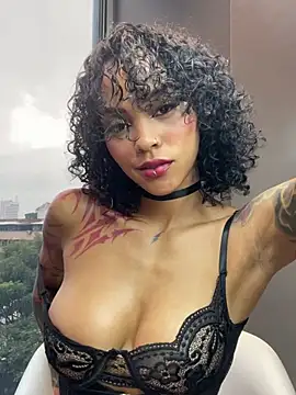 LizStorm_'s Live Chat Room