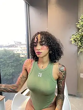 غرفة دردشة LizStorm_ المباشرة
