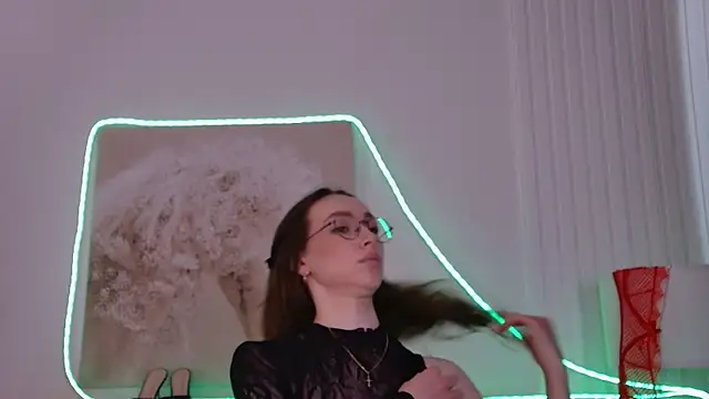 Emily_Simon – Naživo chatovacia miestnosť